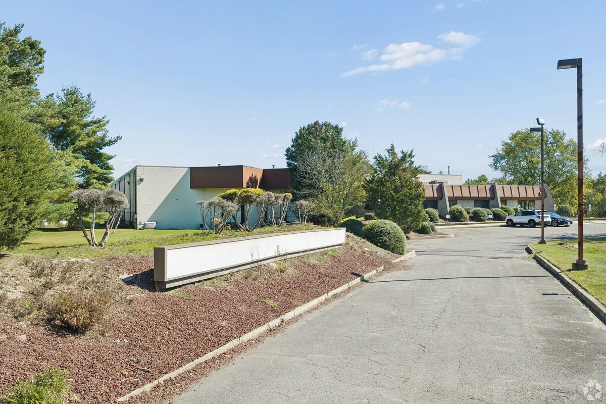 Entrance drive from Fairfield Road